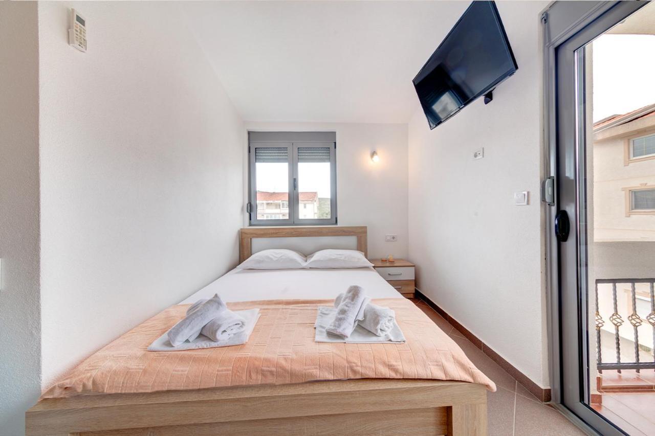 Delfin Apartments Сутоморе Экстерьер фото