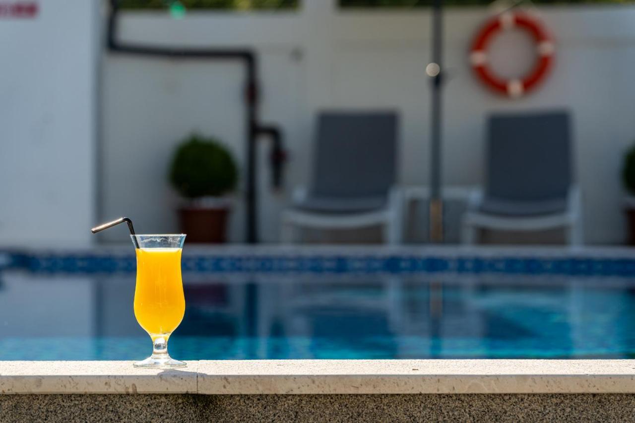 Delfin Apartments Сутоморе Экстерьер фото